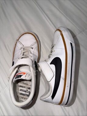 Nike White Kids Sneakers with Black Swoosh and Brown Trim